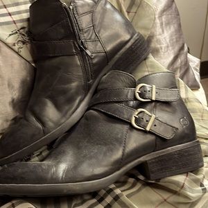 Born ankle boots, very comfortable size 9 1/2